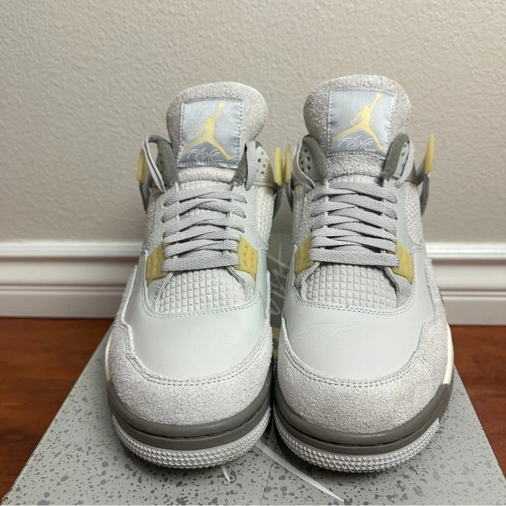 Jordan 4 Retro SE Craft Photon Dust Size 11
